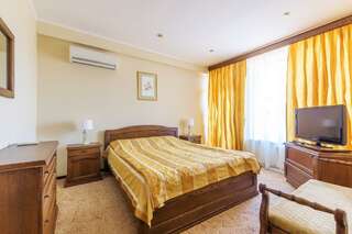 Гостиница Вилла Риф Адлер Люкс с балконом-1